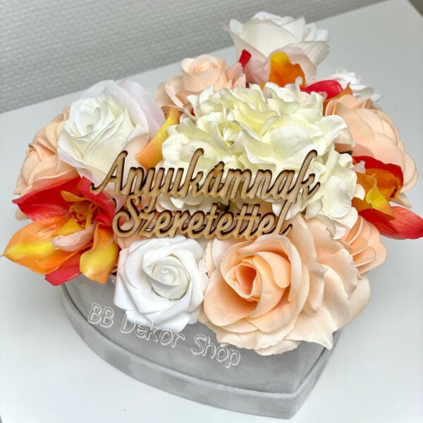 Fehér – Baracksárga Anyák Napi Virágbox Virágboxok Fehér – Baracksárga Anyák Napi Virágbox Virágboxok