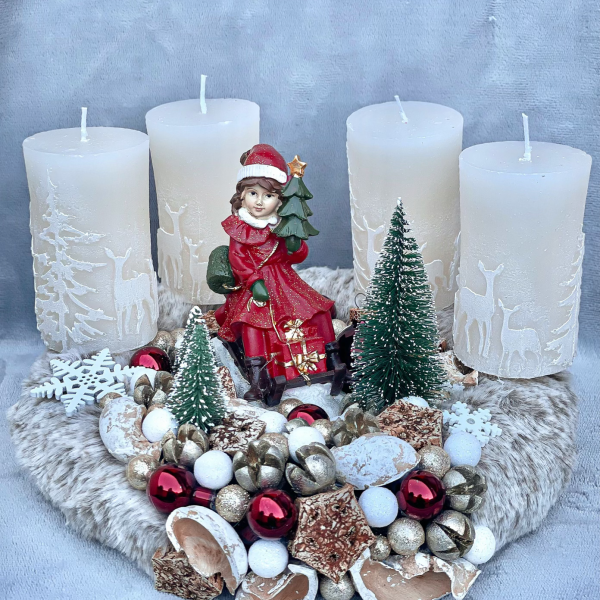 Szánkózó kislány adventi koszorú Karácsony / Tél Szánkózó kislány adventi koszorú