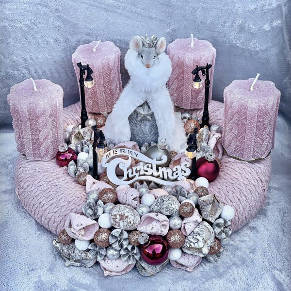 Egér királynő adventi koszorú beépített LED világítással Adventi Koszorúk, Boxok Egér királynő adventi koszorú beépített LED világítással