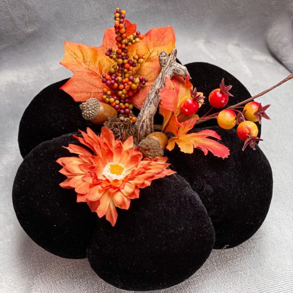 Fekete bársony tök asztali dekoráció Ősz Fekete bársony tök őszi asztali dekoráció