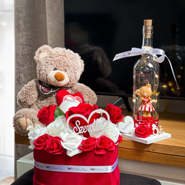 Piros – Fehér Rózsa Box Anyák Napja Piros – Fehér Rózsa Box Anyák Napja