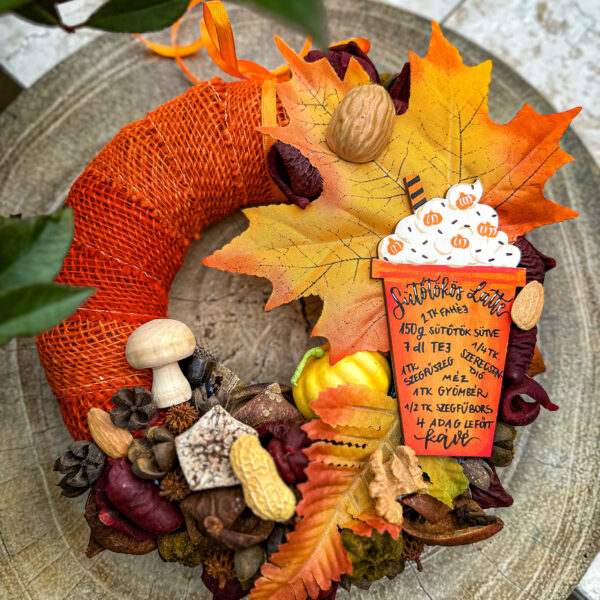 Őszi „Sütőtökös Latte” Kopogtató Ajtódísz 2. Ősz Őszi "Sütőtökös Latte" Kopogtató Ajtódísz 2.