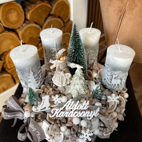 Ezüst-szürke-fehér Kislány Adventi Koszorú Adventi Koszorúk, Boxok Ezüst-szürke-fehér Kislány Adventi Koszorú