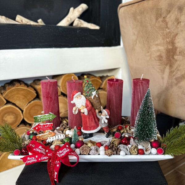 „Télapó Műhelye” – Klasszikus Adventi Asztaldísz Tálcán Adventi Koszorúk, Boxok "Télapó Műhelye" - Klasszikus Adventi Asztaldísz Tálcán